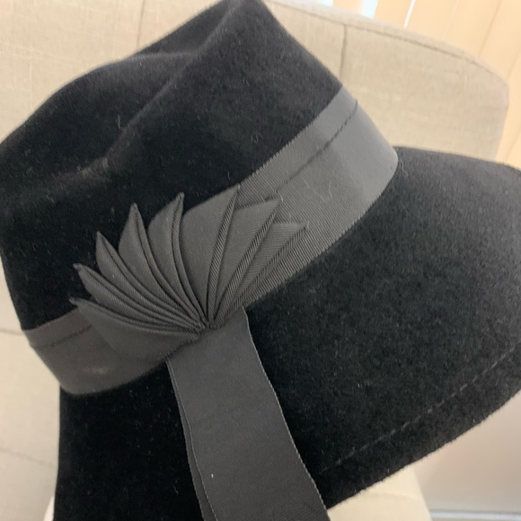 Vintage woman’s velour hat from Eaton's - Picture 2 of 6